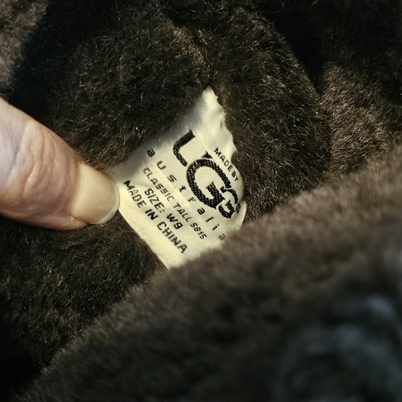 UGG tall classic chocolate brown winter fur boots - Picture 12 of 12